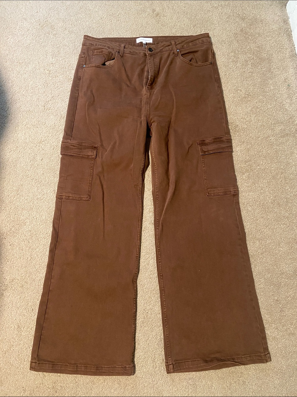 NWOT Wide Leg Cargo Pants